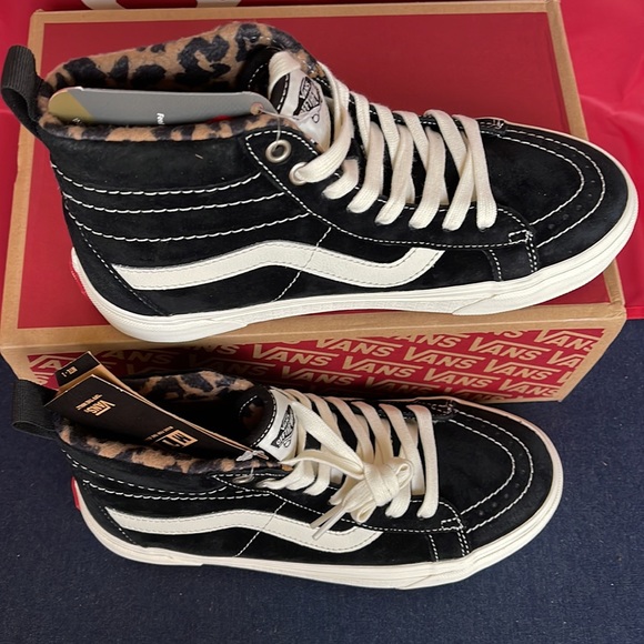 Vans Men’s Sk8-Hi Mite-1
(Suede) Black/Leopard
VNOA5HZY6D8
boots - sneakers - Picture 5 of 16